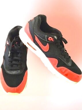NIKE Air Max‎ 1 Black & Coral Athletic Sneakers Size 8
